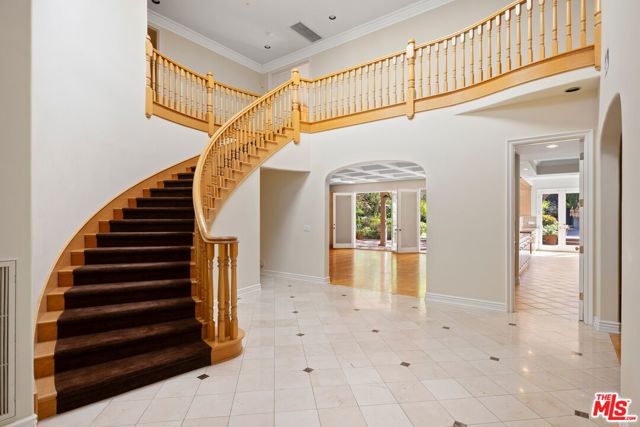 625 Foothill Road, Beverly Hills CA: https://media.crmls.org/mediaz/fd23b252-ae48-41c0-a015-33526ed792ee.jpg