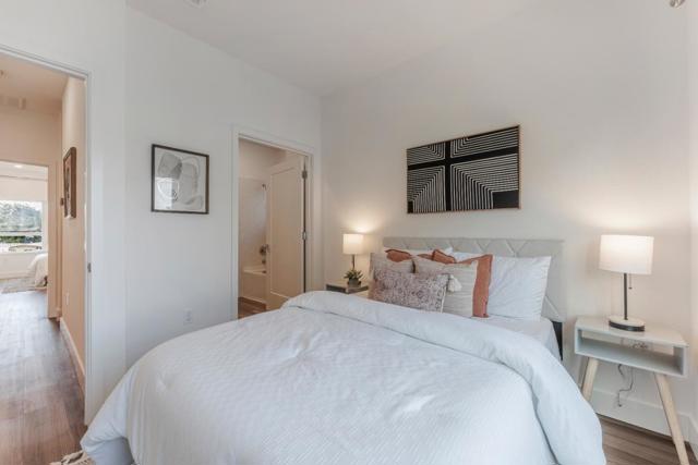 Image 21 of 34 For 975 41st Street 135
