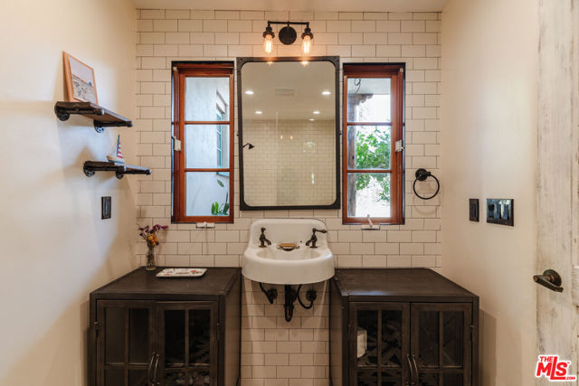2865 Marquette Drive, Topanga CA: https://media.crmls.org/mediaz/fd240d97-cf06-416d-9642-1408bc0068ad.jpg