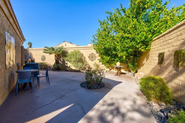 44079 Elba Court, Palm Desert CA: https://media.crmls.org/mediaz/fd24504e-f4cb-4533-97f7-6697bf845bcc.jpg