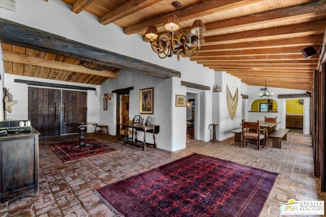 1011 E El Alameda, Palm Springs CA: https://media.crmls.org/mediaz/fd247280-c41b-4163-bd59-fe2240bf148a.jpg