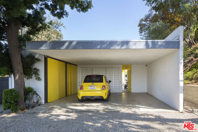 1531 N Tigertail Road, Los Angeles CA: https://media.crmls.org/mediaz/fd250ac4-4730-4af1-afe4-db3f4dc8adc4.jpg