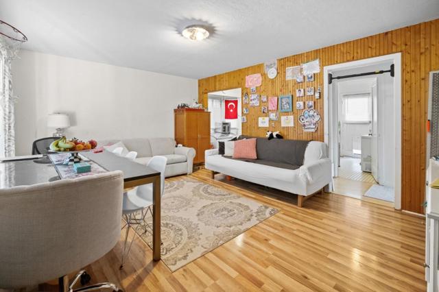 2066 Sterling Avenue, Menlo Park CA: https://media.crmls.org/mediaz/fd253f0d-91f3-449a-807d-2975cb9e922d.jpg