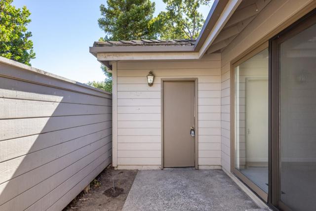 135 White Oaks Lane, Carmel Valley CA: https://media.crmls.org/mediaz/fd25a5fd-0c56-4a32-88ff-de475142bcf4.jpg
