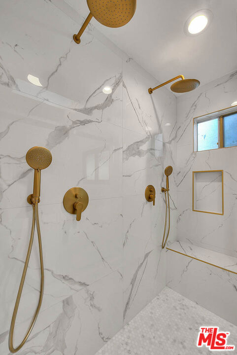 3804 Duray Place, Los Angeles CA: https://media.crmls.org/mediaz/fd25d10a-59d0-4572-8ada-3cca7cefd2bb.jpg