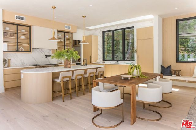 1749 Mandeville Lane, Los Angeles CA: https://media.crmls.org/mediaz/fd25e18b-de57-4ded-82ee-3b03a77bfb95.jpg