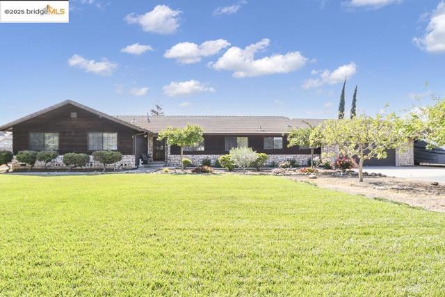 3215 Ohara Ave, Brentwood CA: https://media.crmls.org/mediaz/fd266da1-41a3-4d96-87c5-d3d37baf3cf7.jpg