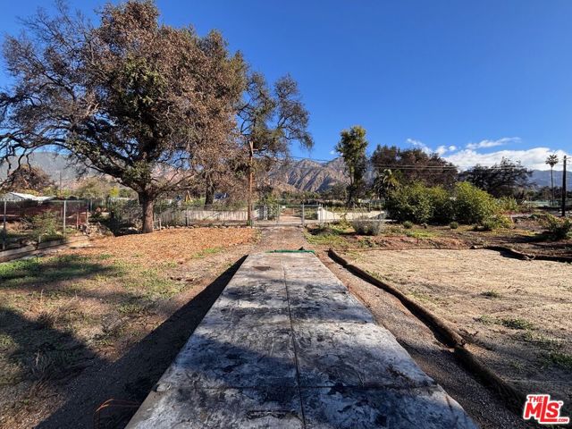 408 Wistaria Place, Altadena CA: https://media.crmls.org/mediaz/fd2676a6-a6be-4ee8-9d31-43daa24c053e.jpg