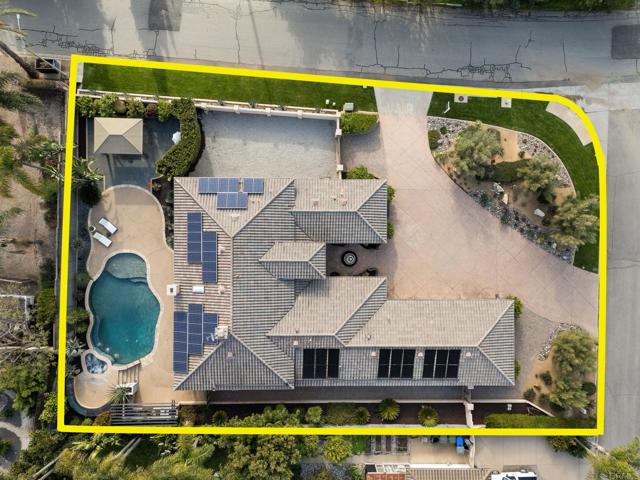 2398 Prince Way, Vista CA: https://media.crmls.org/mediaz/fd2698bf-8a7a-4c75-ae52-fc9c2f748d0e.jpg