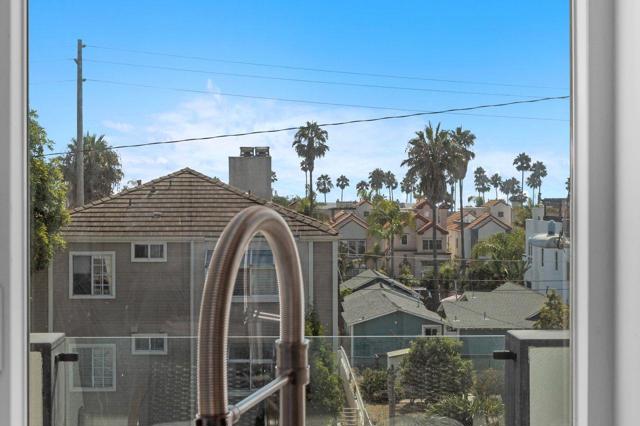 508 N Tremont Street, Oceanside CA: https://media.crmls.org/mediaz/fd26a394-0f6c-41d4-af7a-c6bdb481b275.jpg