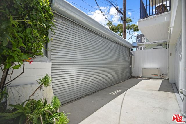 1210 Cabrillo Avenue, Venice CA: https://media.crmls.org/mediaz/fd26cf1b-32d6-4bf4-97e7-2379a90b289a.jpg