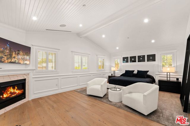 5235 Sylmar Avenue, Sherman Oaks CA: https://media.crmls.org/mediaz/fd2716e7-ca4d-462a-9cbc-8d754583f4c2.jpg