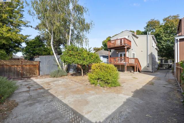 1525 Stanton St, Alameda CA: https://media.crmls.org/mediaz/fd274403-b875-418d-9872-ca35a4608041.jpg