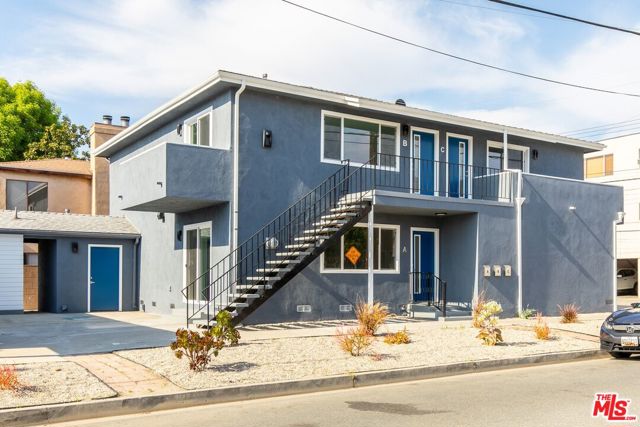 3872 Bentley Avenue, Culver City CA: https://media.crmls.org/mediaz/fd279b9a-9763-495b-ae65-4127d4a1fa28.jpg