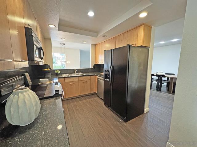 2953 Old Bridgeport Way, San Diego CA: https://media.crmls.org/mediaz/fd2855f1-02e8-416a-86f0-18627e8d993e.jpg