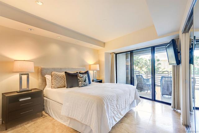 100 Harbor Dr, San Diego CA: https://media.crmls.org/mediaz/fd29126f-b056-4668-bc81-15fcd846eb09.jpg