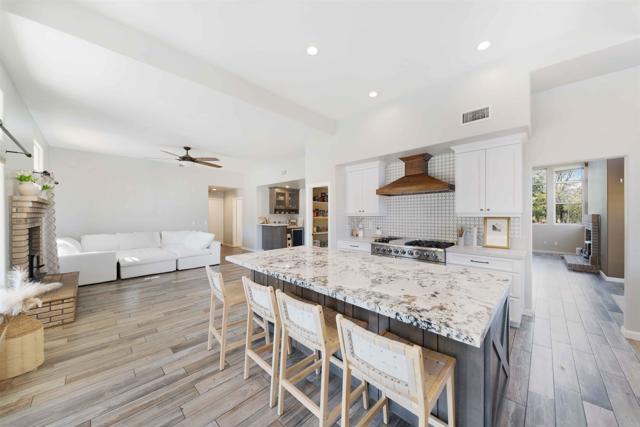 2173 Twisted Oak Ln Lane, Alpine CA: https://media.crmls.org/mediaz/fd2928ef-81c7-477b-8e32-d791ae1ab2df.jpg