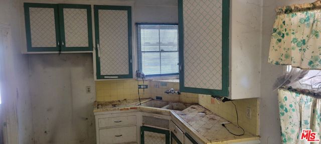 6555 De Celis Place photo 4
