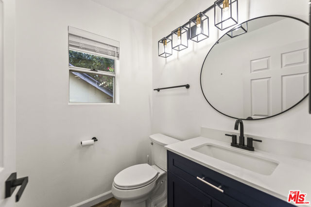 11621 Sunshine Terrace, Studio City CA: https://media.crmls.org/mediaz/fd2a0df6-51d1-4d15-b00e-481ae441eeb7.jpg