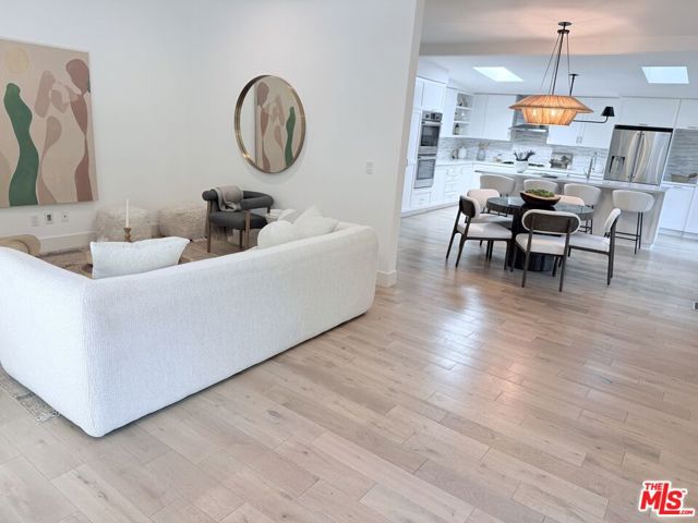 8811 Wonderland Avenue, Los Angeles CA: https://media.crmls.org/mediaz/fd2a7259-a037-48cc-900e-cbd97fe26bc9.jpg