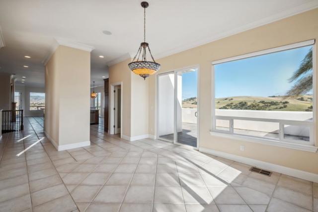 4165 Ashford Circle, Hollister CA: https://media.crmls.org/mediaz/fd2a763d-f6da-49e8-bb49-68bca23a1680.jpg