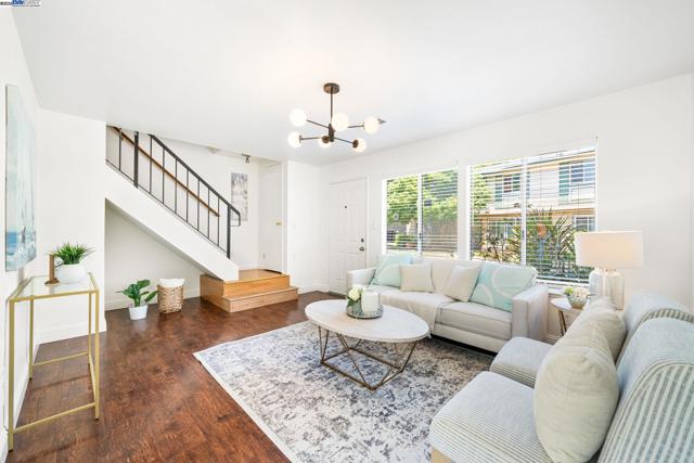 2658 Oliver Dr, Hayward CA: https://media.crmls.org/mediaz/fd2ac95a-7bbb-43de-af01-3340d0ac31cc.jpg