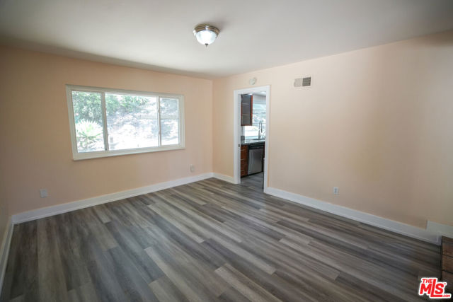 19616 Pine Valley Avenue, Porter Ranch CA: https://media.crmls.org/mediaz/fd2ad292-7ddd-45de-98f9-8441ca038967.jpg