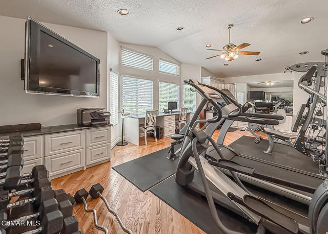 2848 Bayham Cir, Thousand Oaks CA: https://media.crmls.org/mediaz/fd2b7b79-3ff3-4405-a0b7-9e8cab9b04b3.jpg