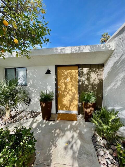 1730 Capri Circle, Palm Springs CA: https://media.crmls.org/mediaz/fd2bcc50-aabb-4ef0-9482-fa0ce4482432.jpg