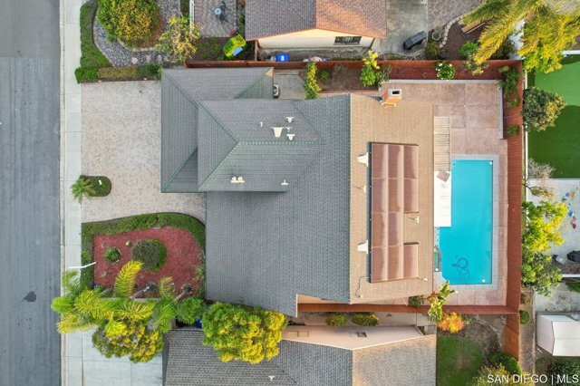 7270 Rondel CT, San Diego CA: https://media.crmls.org/mediaz/fd2c9358-39d2-4aee-8490-c563af253ec7.jpg