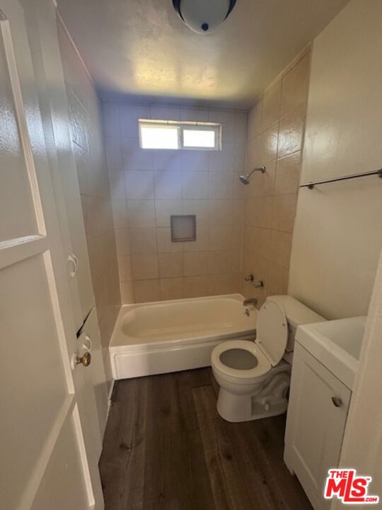 3113 W 36th Street, Los Angeles CA: https://media.crmls.org/mediaz/fd2cb94f-14b9-45b1-af67-aac91b29052b.jpg