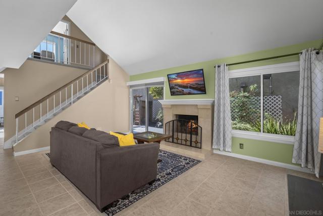 10748 Escobar Dr, San Diego CA: https://media.crmls.org/mediaz/fd2ce2c5-5eb9-4255-b8ed-d3785ba506ec.jpg