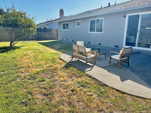 5906 Saint Paul Drive, Newark CA: https://media.crmls.org/mediaz/fd2cff95-7932-43e5-9efa-83ec5c1e8548.jpg