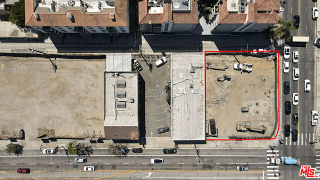 601 S La Brea Avenue, Los Angeles CA: https://media.crmls.org/mediaz/fd2d26e8-f933-4ef4-a4b9-d2c6c78e4280.jpg