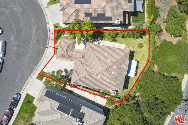 629 Milford Street, Los Angeles CA: https://media.crmls.org/mediaz/fd2d66f8-ade0-4699-9633-ed27b245f20c.jpg