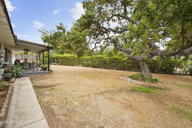 1658 La Granada Drive, Thousand Oaks CA: https://media.crmls.org/mediaz/fd2dd19b-86dd-4ec7-9ed3-4be30367ae64.jpg