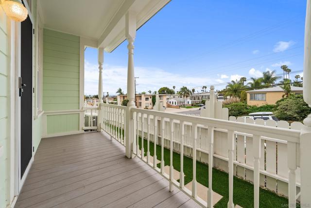 2104 Diamond St, San Diego CA: https://media.crmls.org/mediaz/fd2ee6f4-c11c-4efc-8532-c6637f5b41a7.jpg