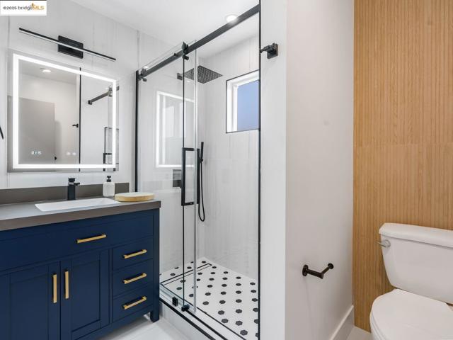 1415 10Th St, Berkeley CA: https://media.crmls.org/mediaz/fd2f85b1-9d24-4857-8e63-b0ae29e3ff2c.jpg