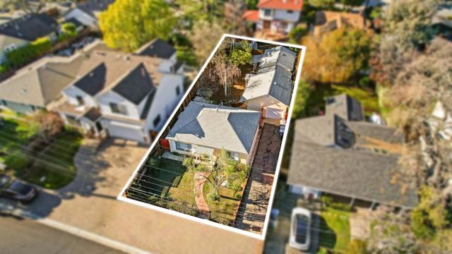 2066 Sterling Avenue, Menlo Park CA: https://media.crmls.org/mediaz/fd2ff28c-c4ac-48d4-8d57-1ad30f243a8a.jpg