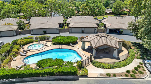 1118 Bright Glen Circle, Westlake Village CA: https://media.crmls.org/mediaz/fd302c2d-fc47-4bc3-b836-abede54e965b.jpg