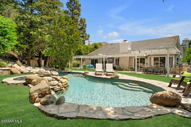 4953 Kilburn Court, Oak Park CA: https://media.crmls.org/mediaz/fd30525a-a866-49dc-bf94-39fede6fc62a.jpg