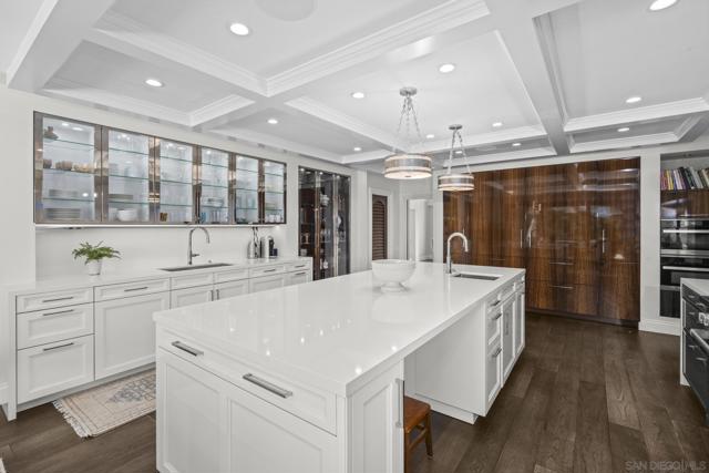 6404 La Jolla Scenic Drive S, La Jolla CA: https://media.crmls.org/mediaz/fd309411-ecf6-4170-8b5c-90f9209d09d1.jpg