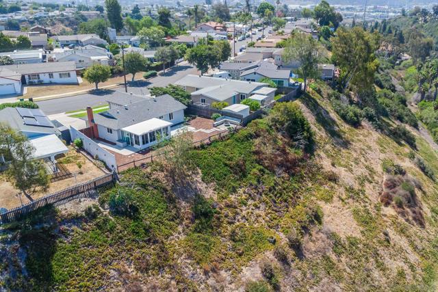 2434 Meadow Lark Dr, San Diego CA: https://media.crmls.org/mediaz/fd3142f0-a74c-4b78-bea4-362196837c3c.jpg