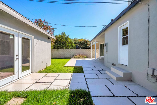 5822 Saloma Avenue, Sherman Oaks CA: https://media.crmls.org/mediaz/fd315c10-445f-4874-86f0-2d499004e836.jpg