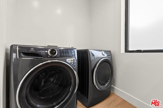 913 913 1/2 N Beverly Glen Boulevard, Bel Air CA: https://media.crmls.org/mediaz/fd319c4c-4115-4e86-a8f9-062db2831377.jpg
