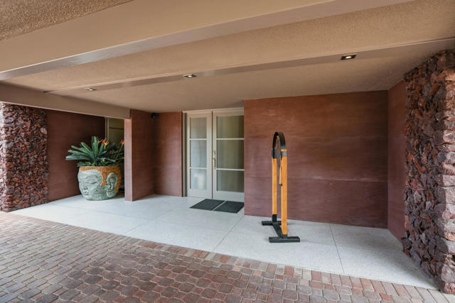 855 W Coronado Avenue, Palm Springs, CA 92262