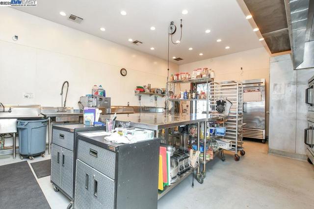 8091 Balfour Rd, Brentwood CA: https://media.crmls.org/mediaz/fd31e13f-58dc-468e-9c07-f0ba105ed05b.jpg