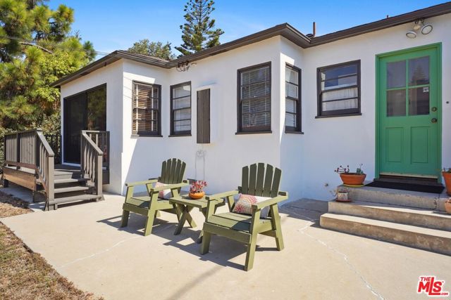 728 11th Street, Santa Monica CA: https://media.crmls.org/mediaz/fd323a02-db81-41b1-8437-1457043da7dc.jpg
