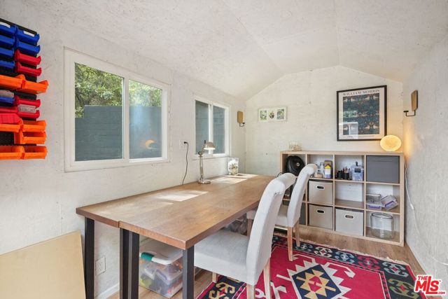 19817 Montau Drive, Topanga CA: https://media.crmls.org/mediaz/fd325918-e316-4ed1-b171-5d84c60d36d8.jpg