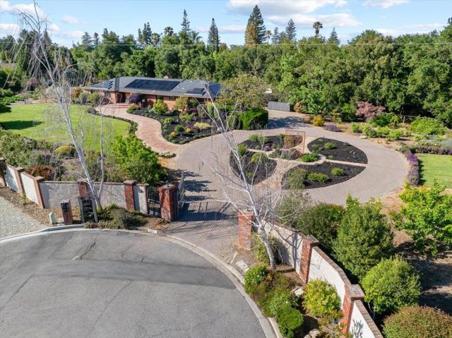 20811 Norada Court, Saratoga CA: https://media.crmls.org/mediaz/fd3270d2-d487-4c93-8715-1fd1e0ccd0e2.jpg
